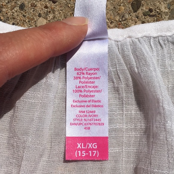 EUC No boundaries white linen top - Picture 4 of 11